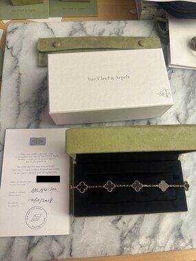 Van Cleef & Arpels Vintage Alhambra Bracelet, 5 motifs in Onyx and Yellow Gold